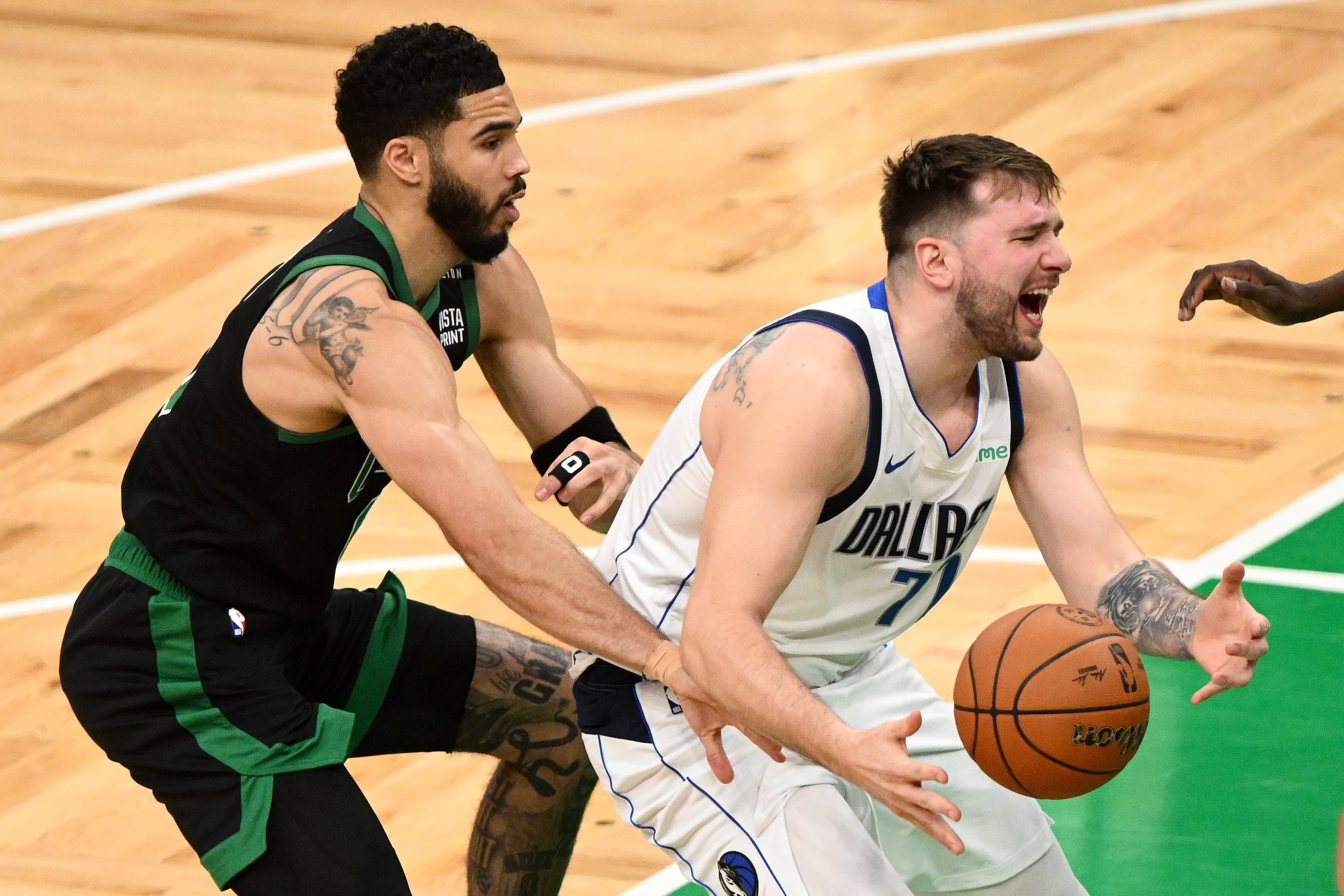 电竞娱乐平台包含塔图姆重要时刻最后时刻胜出，独行侠带队取胜！热度持续攀升的词条