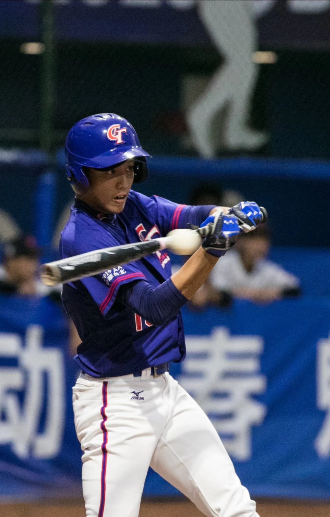 爱游戏电竞斯诺克杯赛掀起高潮，闽南旋风队绝杀岭东麒麟队，老将里程碑之夜——快速转换撕裂防线的简单介绍