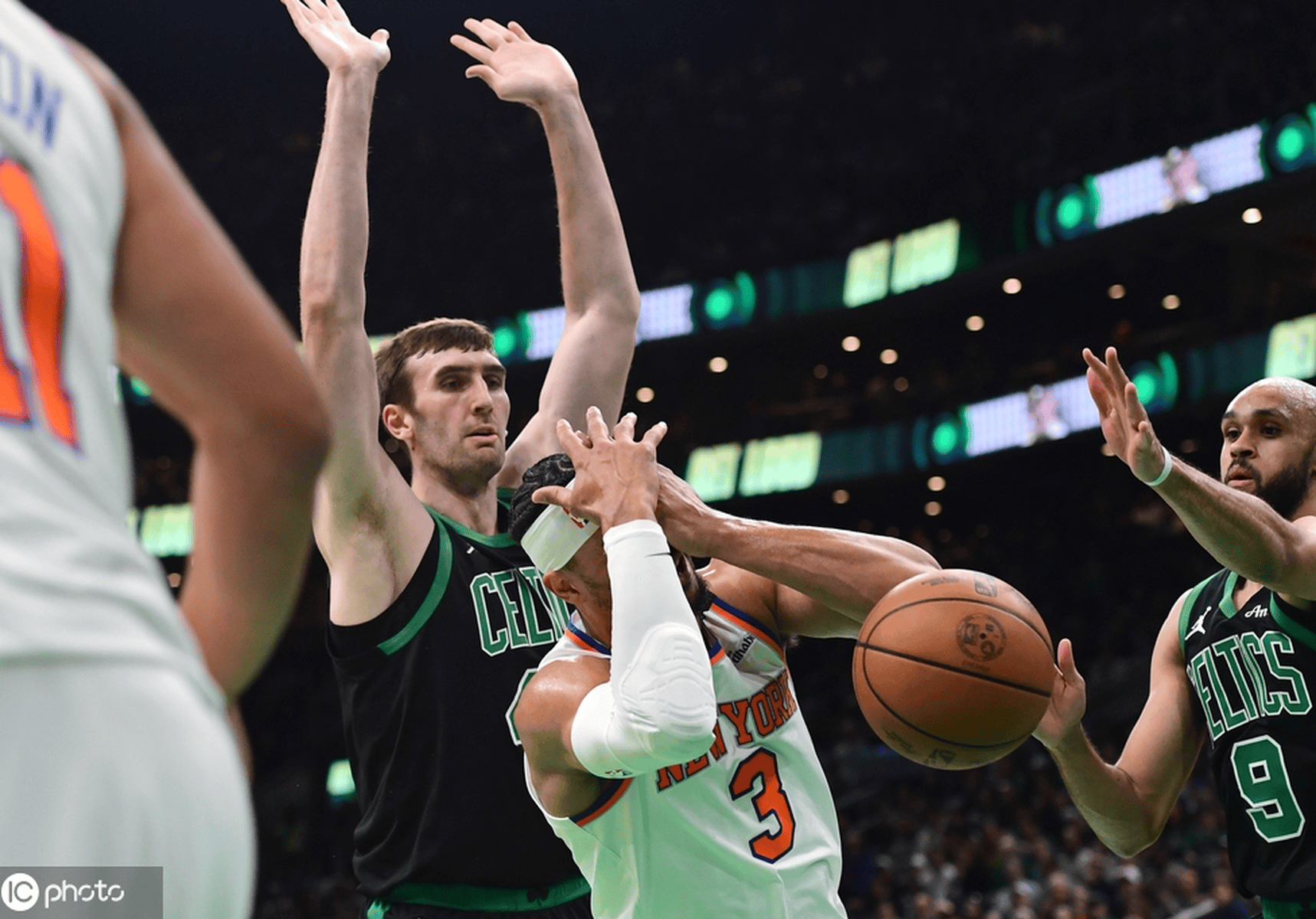 爱游戏波士顿凯尔特人内部会议纪要流出——冲刺阶段回应争议，欧冠使命明确，更衣室氛围转暖的简单介绍