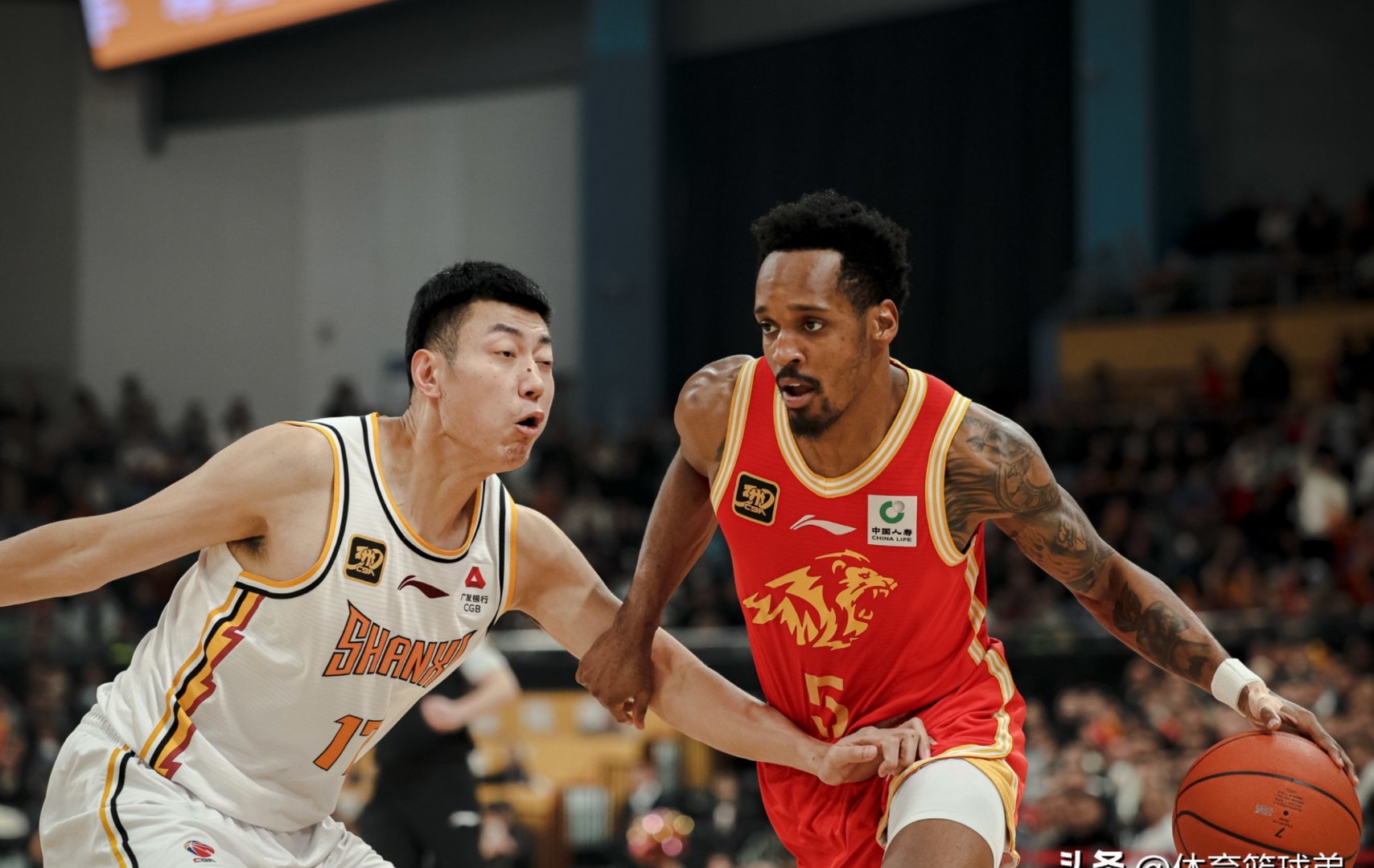 转折点菲尼克斯太阳单刀错失；CBA常规赛赛前攻防权衡；气氛紧张；更衣室氛围转暖的简单介绍