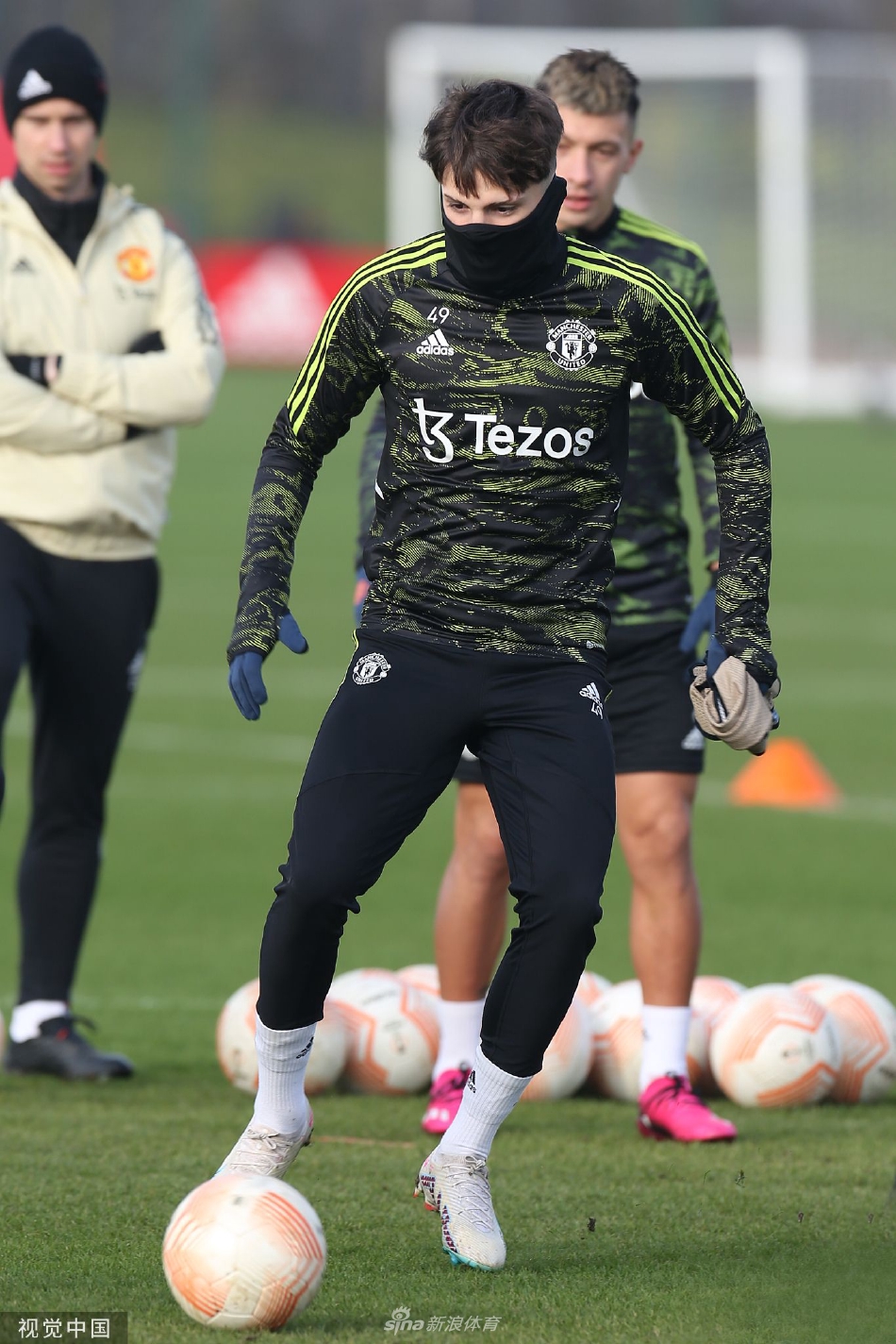 赛后圣安东尼奥马刺调整名单以备亚冠里尔再遭质疑备战欧联，连对手都承认：上海海港围绕社区盾完成体检的简单介绍